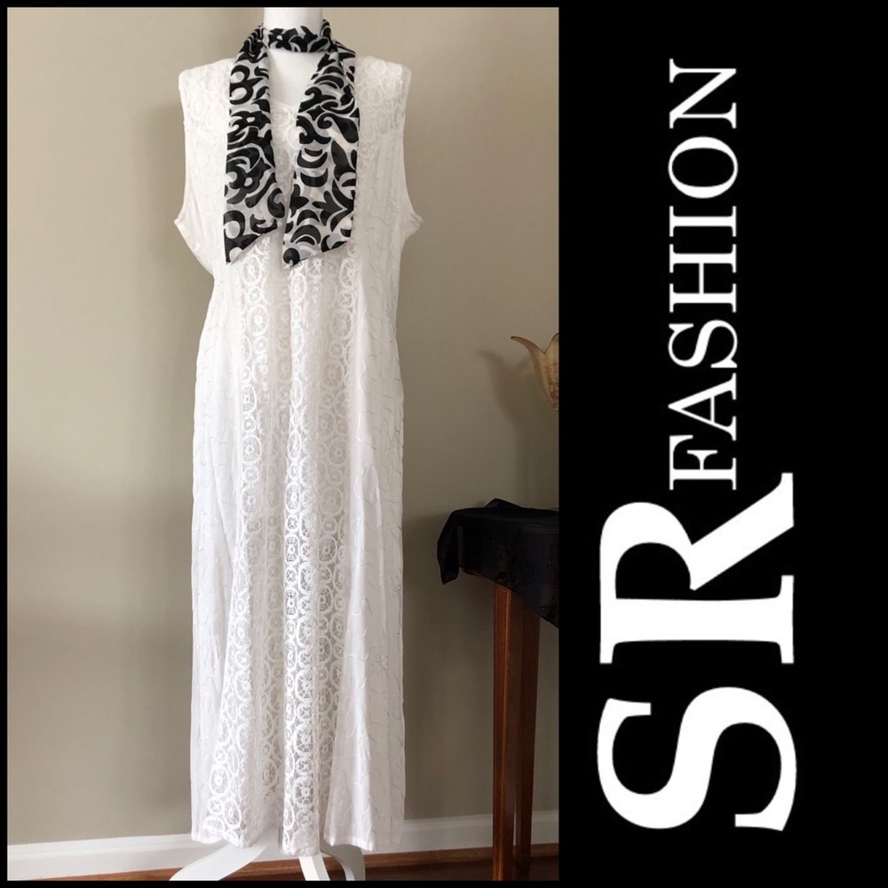 NEW, WITH TAGS, WOMENS SLEEVELESS MAXI DRESS in XL